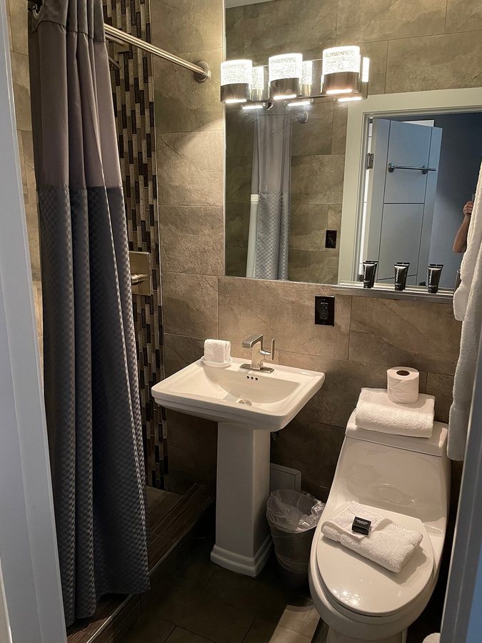 The Kent Hotel Miami Beach Florida — Bathroom