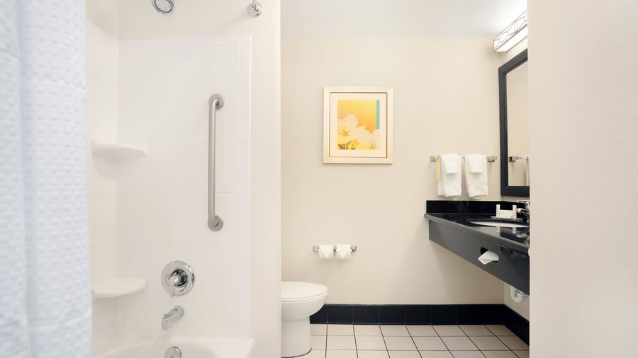 The Kenwood Inn — Bathroom