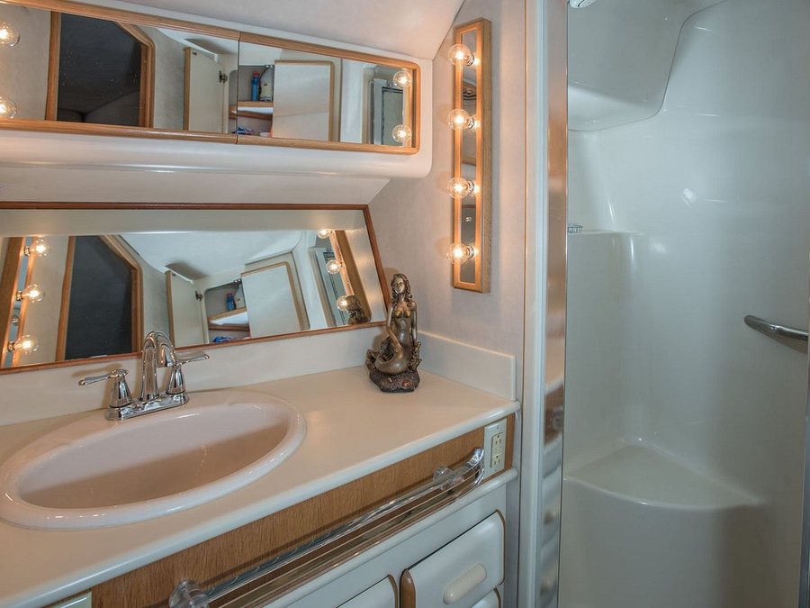 The Ketch Inn Marina — Bathroom