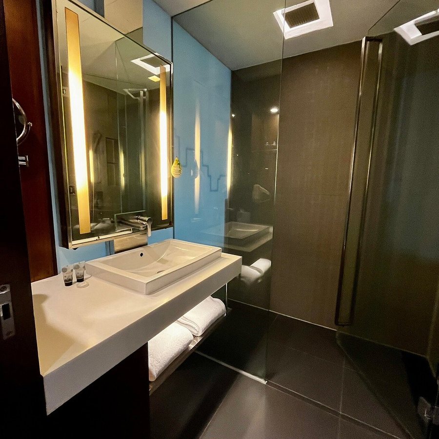 The Key Bangkok Hotel by Compass Hospitality — Bathroom