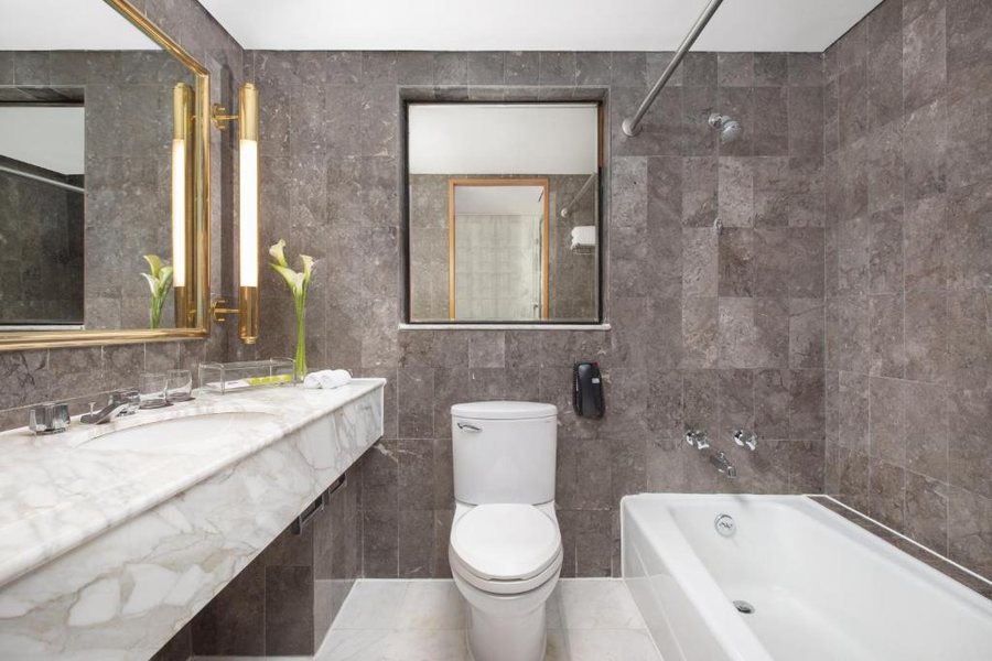 The Kunlun Jing An — Bathroom