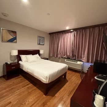 The L Hotel An Ascend Hotel Collection Member — Guest room