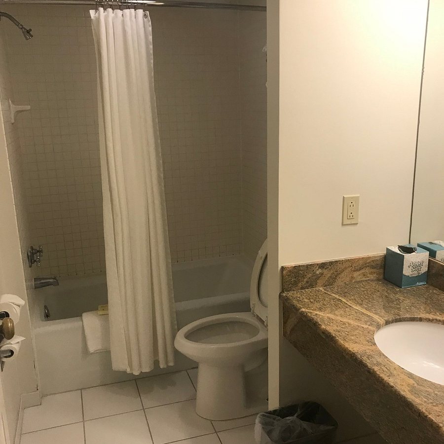 The Lafayette New Orleans By Kasa — Bathroom