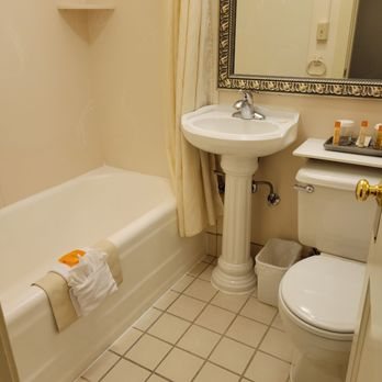 The Lakefront Anchorage Anchorage Alaska — Bathroom