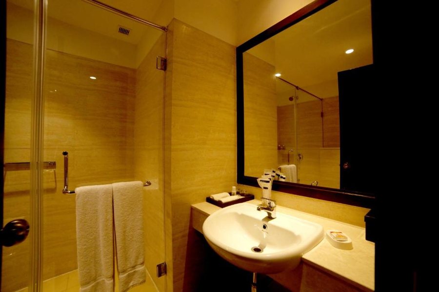 The Lalit Jaipur Jaipur Jaipur District Rajasthan — Bathroom