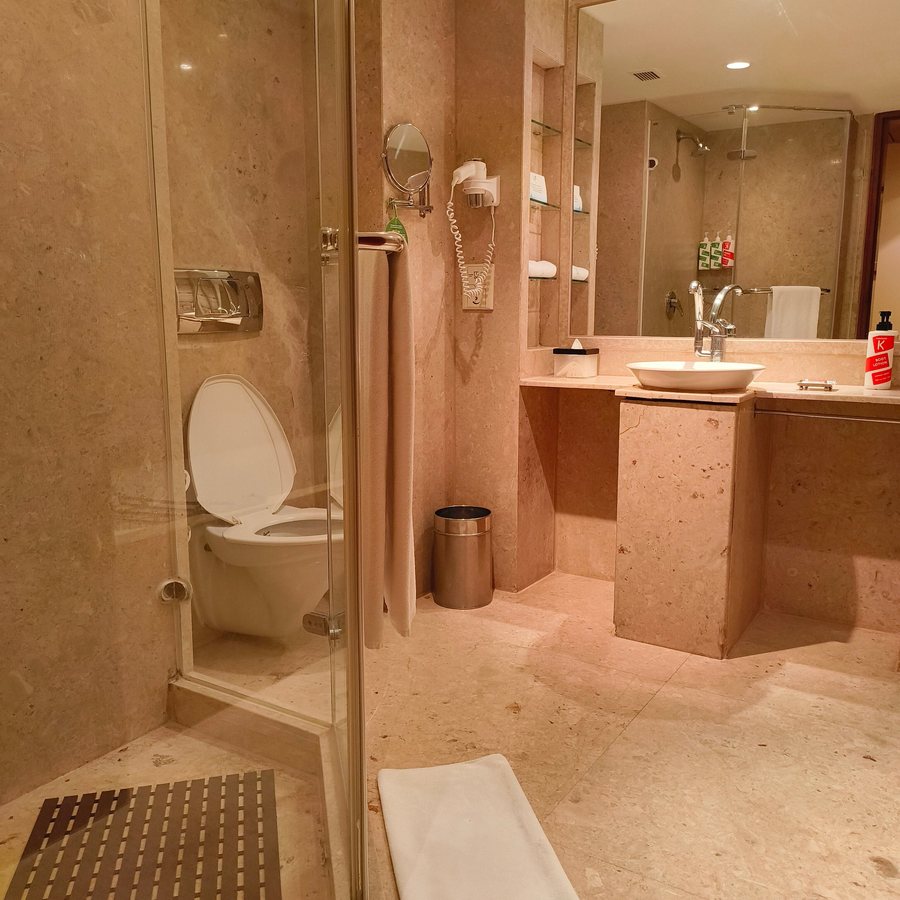 The Lalit Mumbai — Bathroom