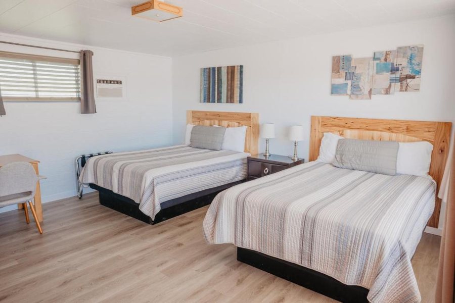 The Lamplighter Lodge — Guest room