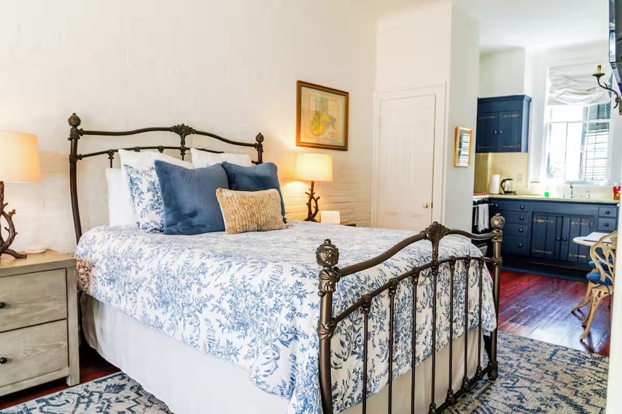The Lanaux Mansion — Guest room
