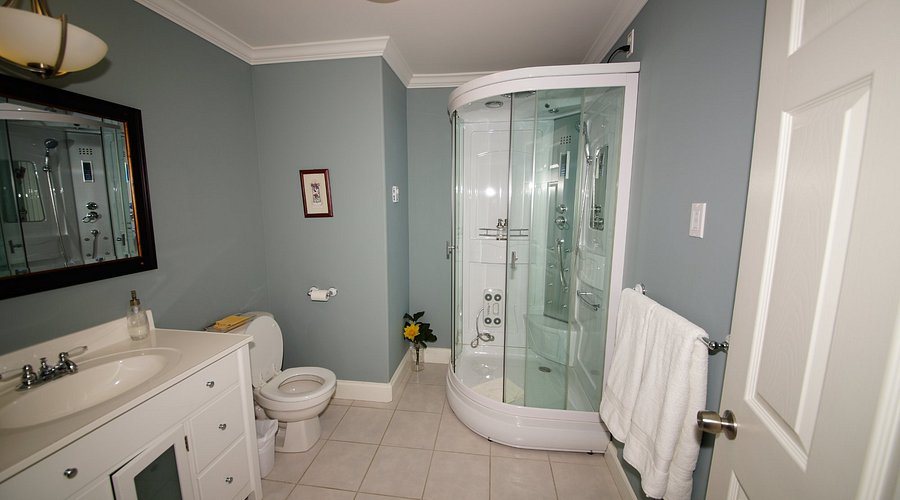 The Lancaster Bed And Breakfast — Bathroom