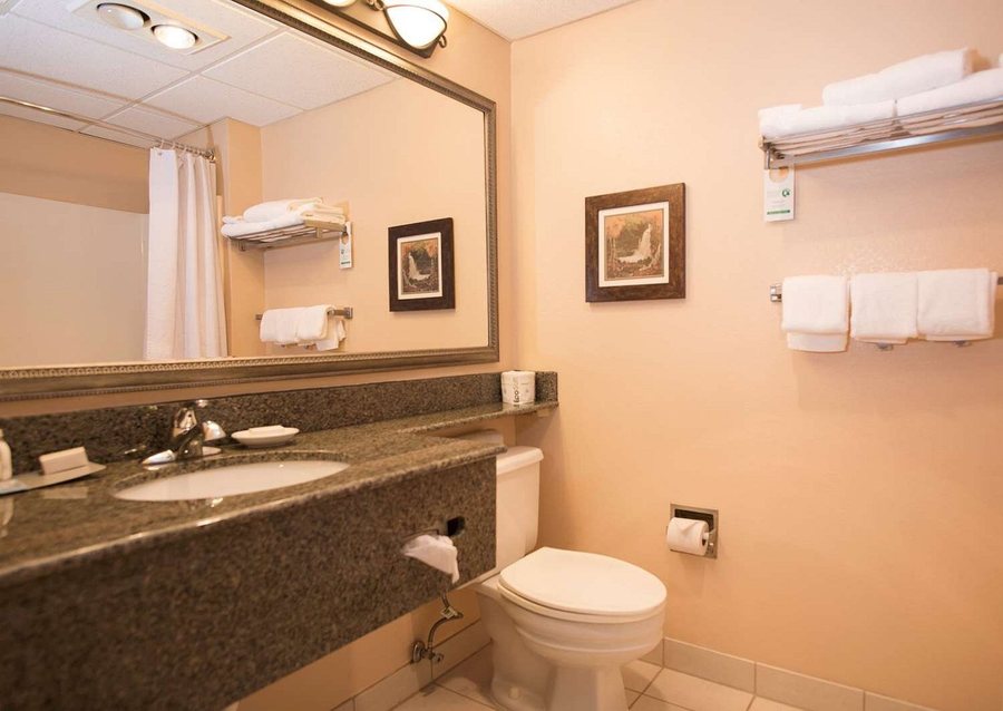 The Landing Hotel — Bathroom