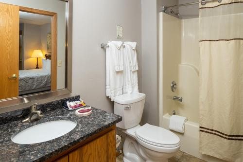 The Landing Resort — Bathroom