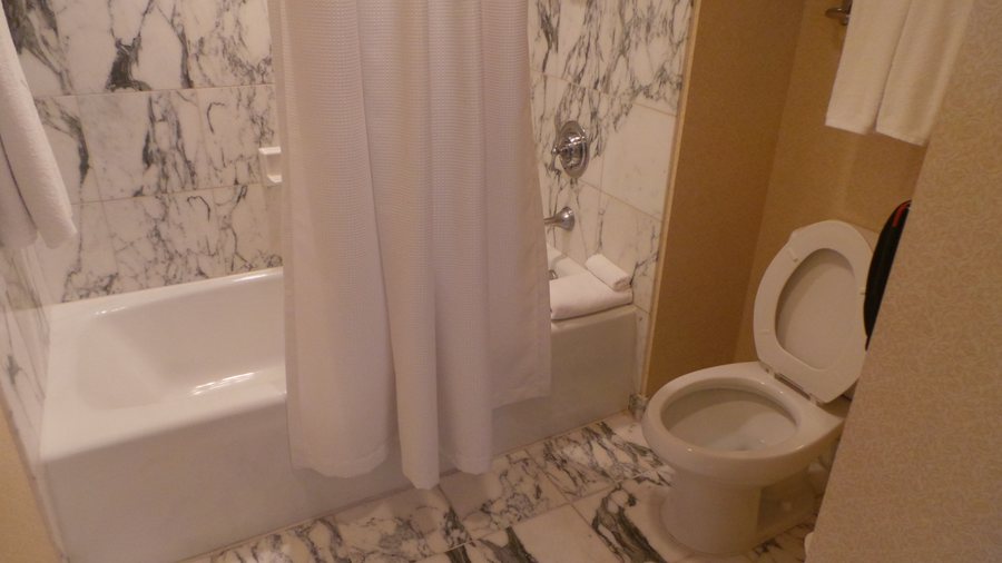 The Langham Huntington Pasadena Los Angeles — Bathroom
