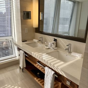 The Langham New York Fifth Avenue New York City New York — Bathroom