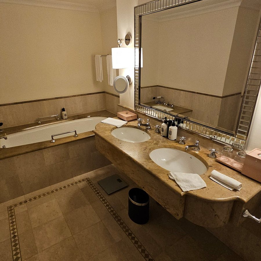 The Langham Sydney — Bathroom