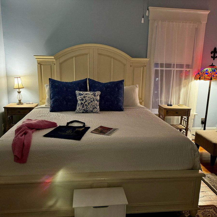 The Laurel Oak Inn — Guest room
