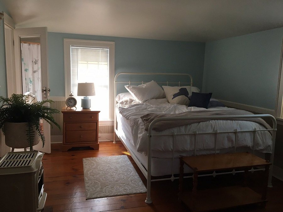 The Laurentide Inn — Guest room