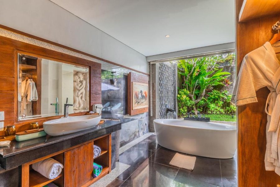 The Leaf Jimbaran — Bathroom