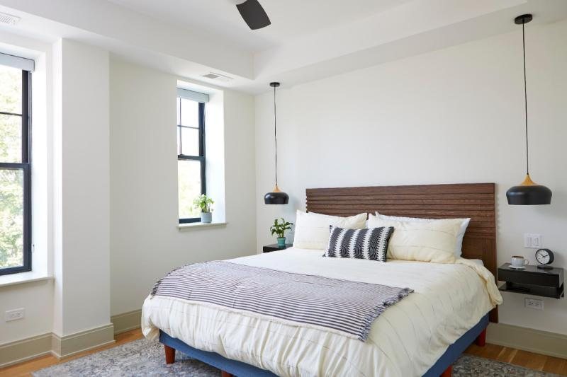 The Leavitt Street Inn Tavern Chicago Illinois — Guest room