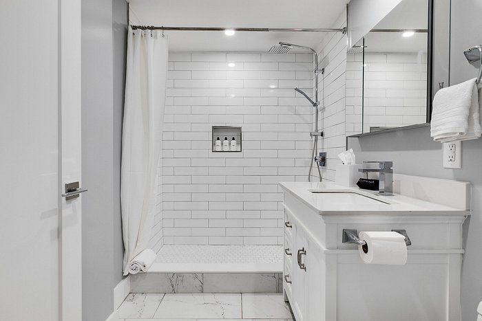 The Ledger Residences By Sosuite Old City — Bathroom
