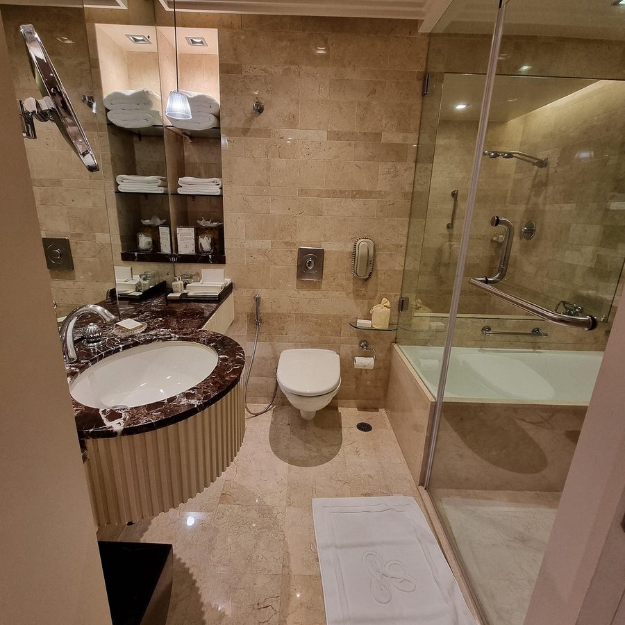 The Leela Mumbai Mumbai Maharashtra — Bathroom