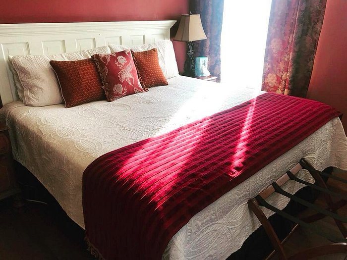 The Leonard at Logan House — Guest room