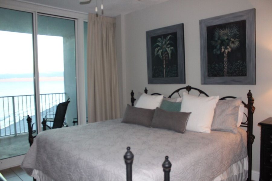 The Lighthouse Condominiums — Guest room