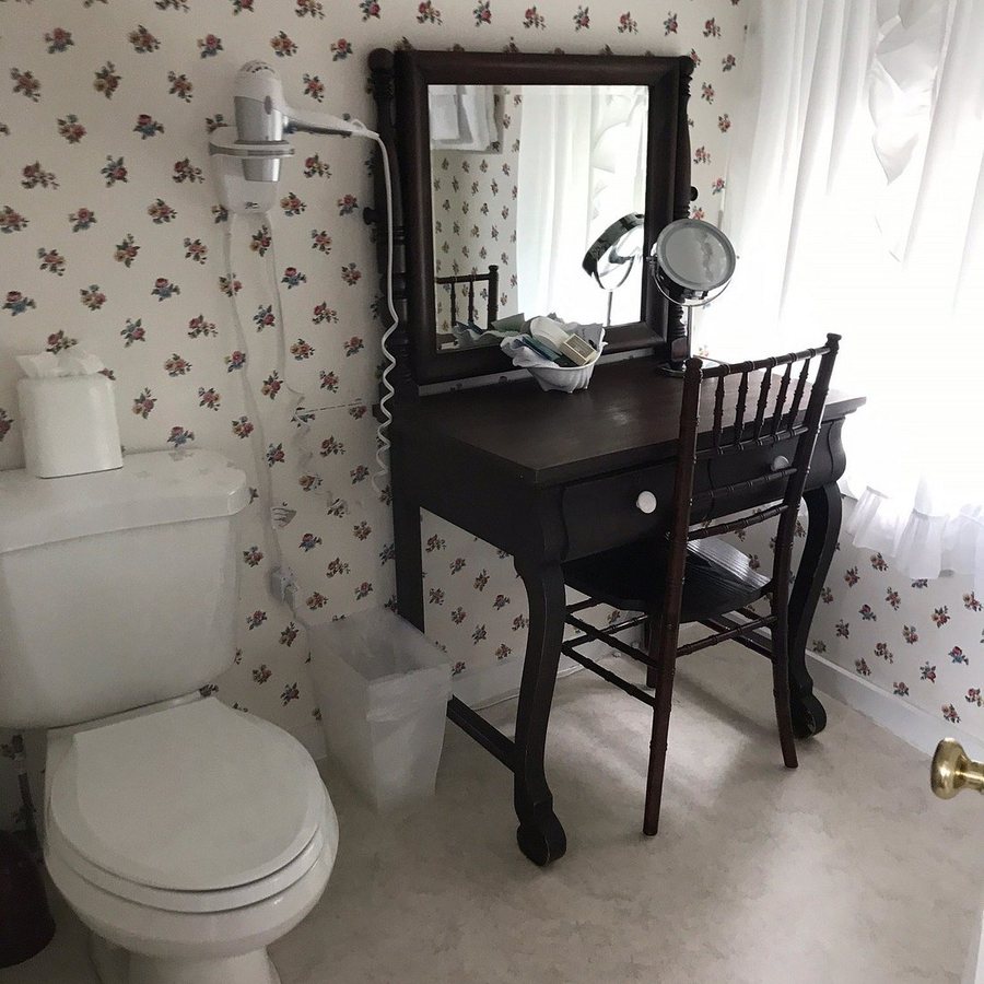 The Lightkeepers Inn — Bathroom