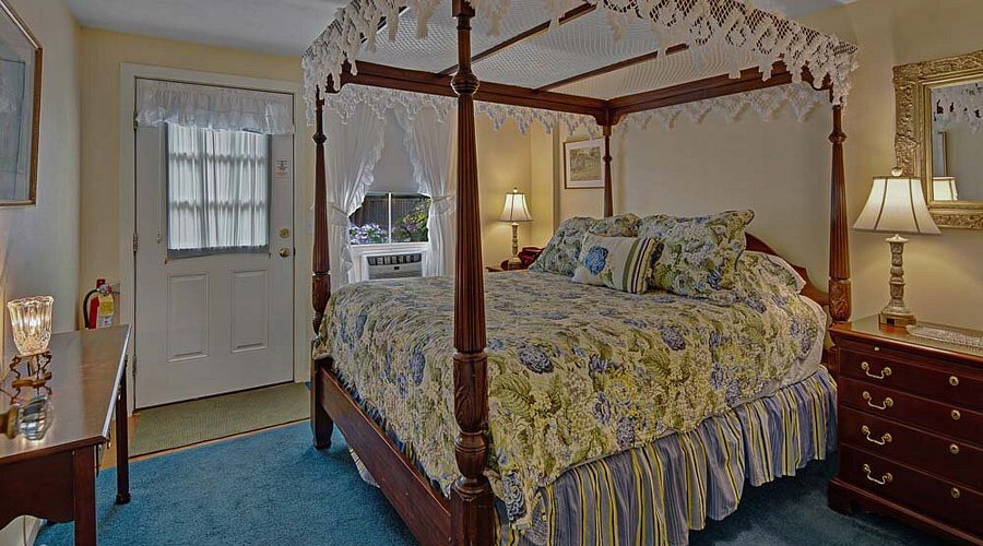 The Lightkeepers Inn — Guest room
