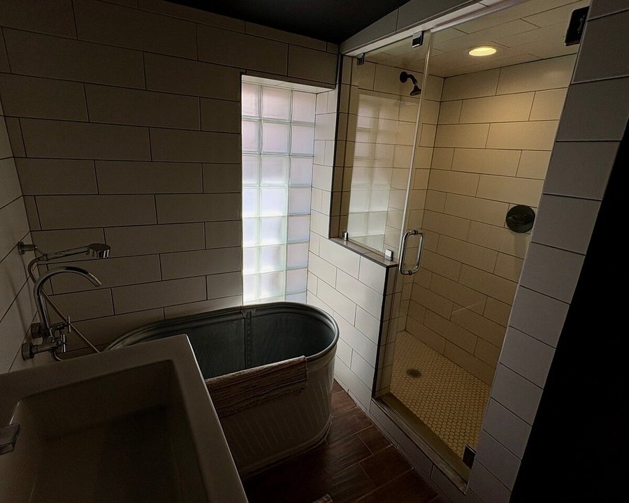 The Lincoln Marfa — Bathroom