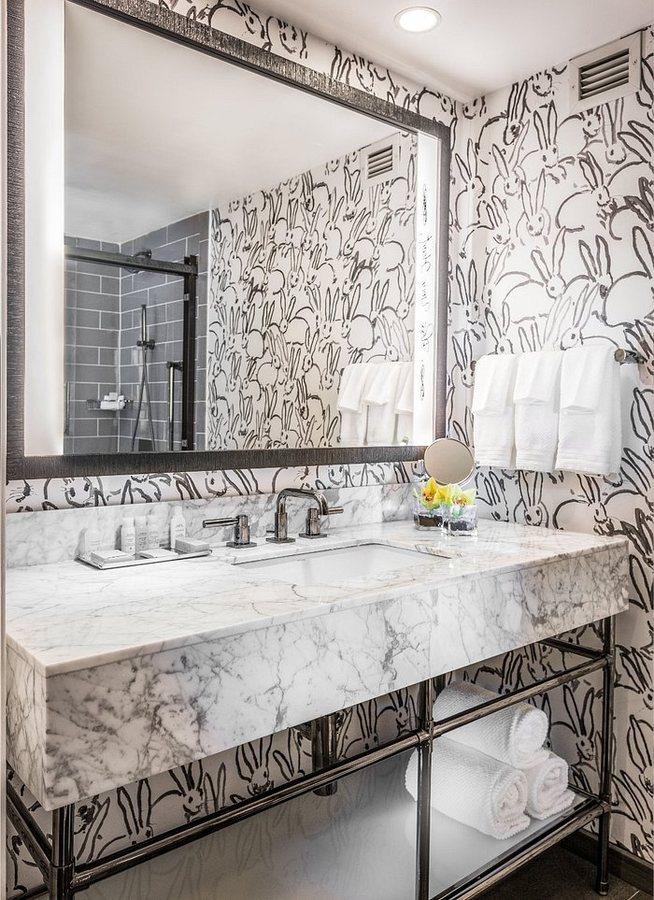 The Lindy Renaissance Charleston Hotel — Bathroom