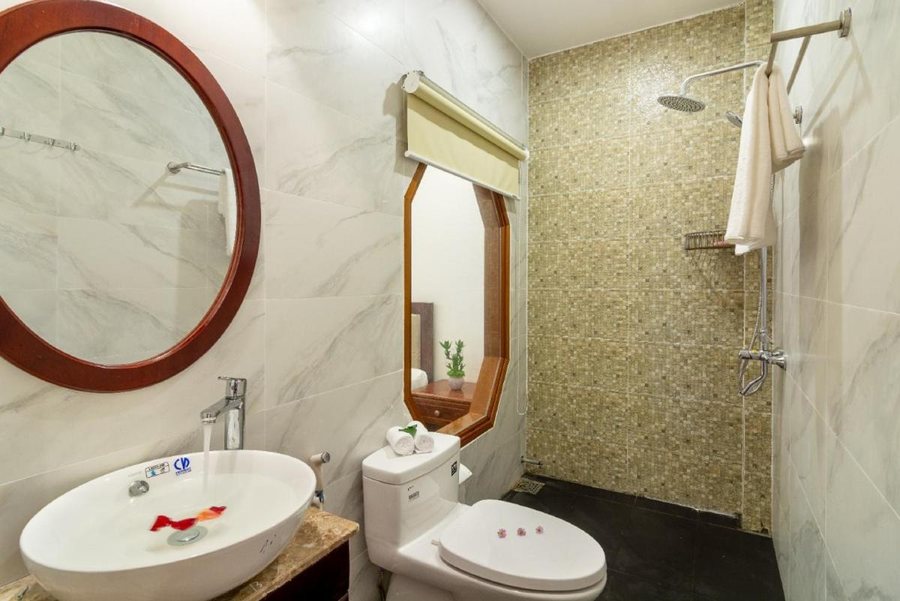 The Linh Seaside Villa Hoi An — Bathroom