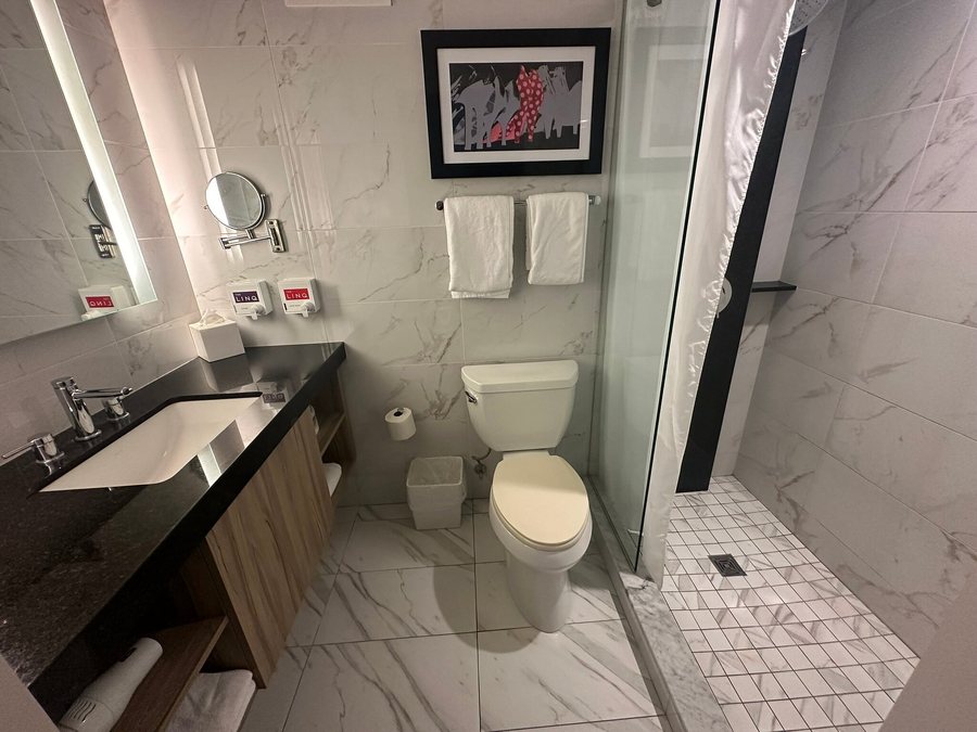 The LINQ Hotel Experience Las Vegas Nevada — Bathroom