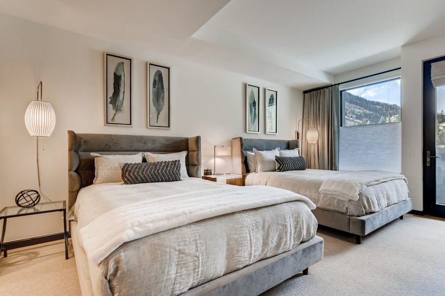 The Lion — Guest room