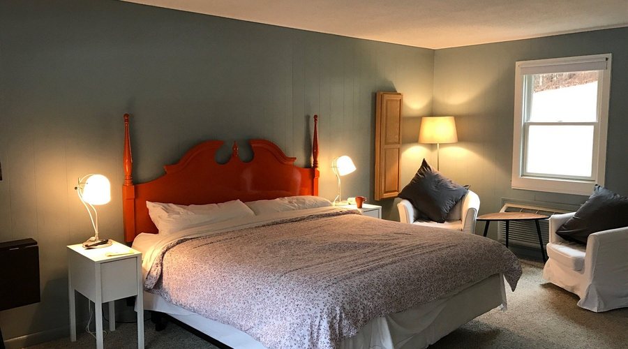 The Little Lion — Guest room