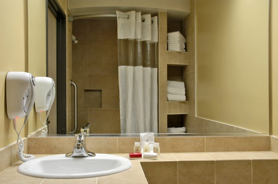 The Live Hotel Los Angeles California — Bathroom