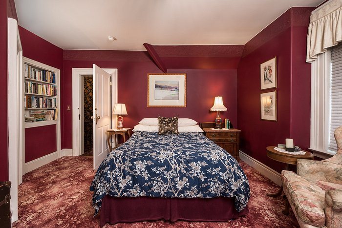 The Livingston Inn — Guest room