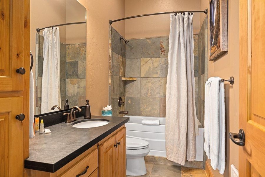 The Lodge at Bronze Buffalo Ranch — Bathroom
