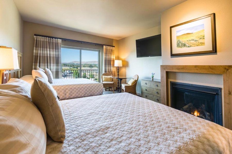 The Lodge at Columbia Point — Guest room