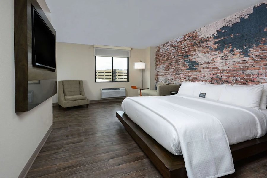 The Lodge at Duke Medical Center — Guest room