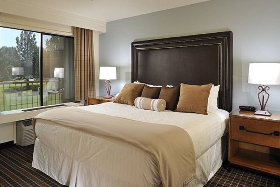 The Lodge at Eagle Crest — Guest room