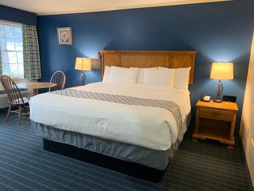 The Lodge At Jackson Village — Guest room