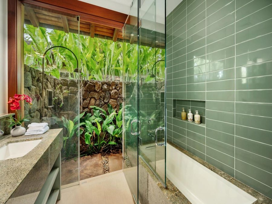 The Lodge at Kukui ula — Bathroom