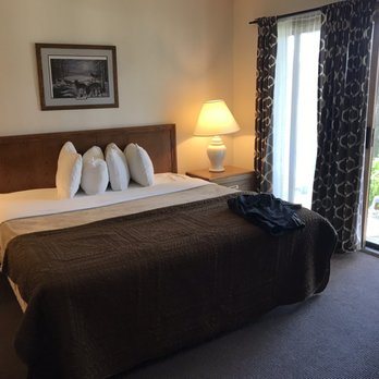 The Lodge at Leathem Smith — Guest room