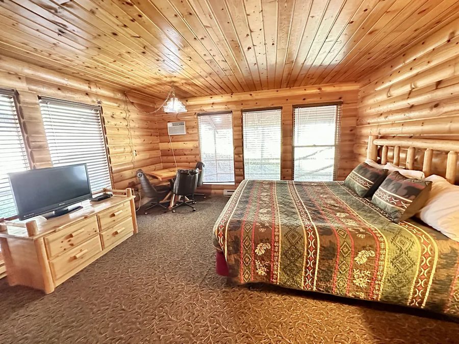 The Lodge at Lolo Hot Springs — Guest room