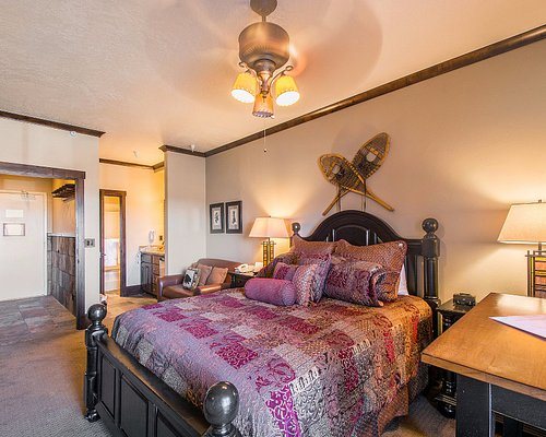 The Lodge At Mountain Village By All Seasons Resort Lodging — Guest room