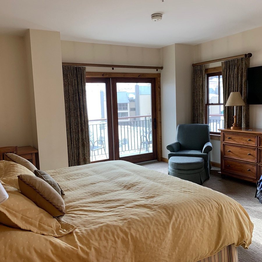 The Lodge at Mountaineer Square A Vail Resorts Property — Guest room