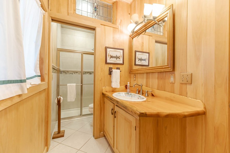 The Lodge At Otter Cove — Bathroom