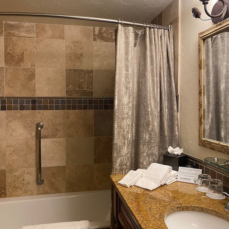 The Lodge at Vail a RockResort by Vail Resorts — Bathroom