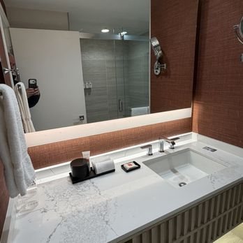 The Lodge at Ventana Canyon — Bathroom