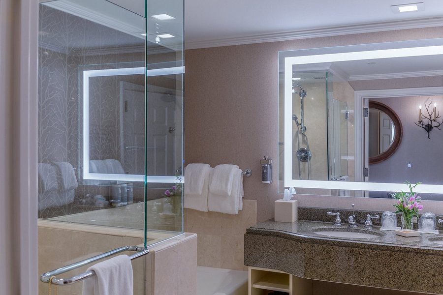 The Lodge at Woodloch — Bathroom